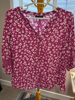 Lane Bryant Floral Blouse Size 18 Berry Orchid & White 3/4 Sleeve Split Neck Top